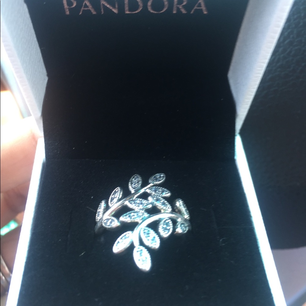 Pandora ring  sparking leaf size 7